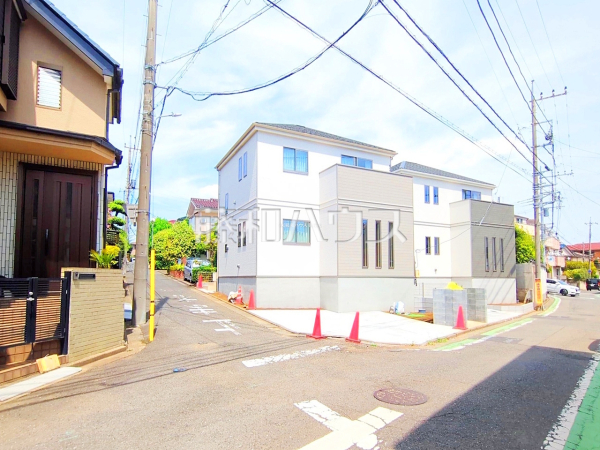 接道状況および現場風景　【富士見市関沢２丁目】 平日のご案内も可能です。まずはお気軽にお問合せ下さいませ。 