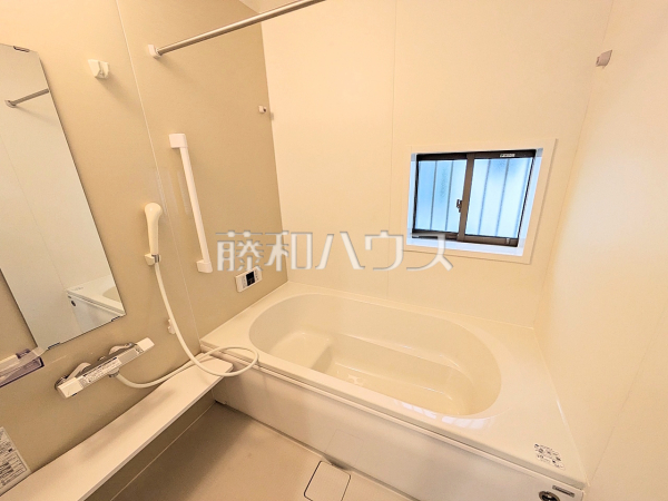 1号棟　 白を基調とした清潔感あふれるバスルームです 　【富士見市関沢２丁目】