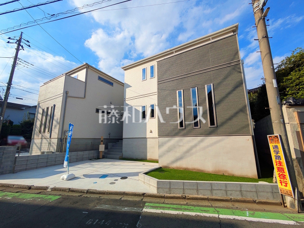 現場風景　堂々完成、いつでもご内覧いただけます！ぜひ実物をご覧いただきたく思います。喜んでご案内いたしますのでお気軽にお問合せ下さい。　【富士見市関沢２丁目】