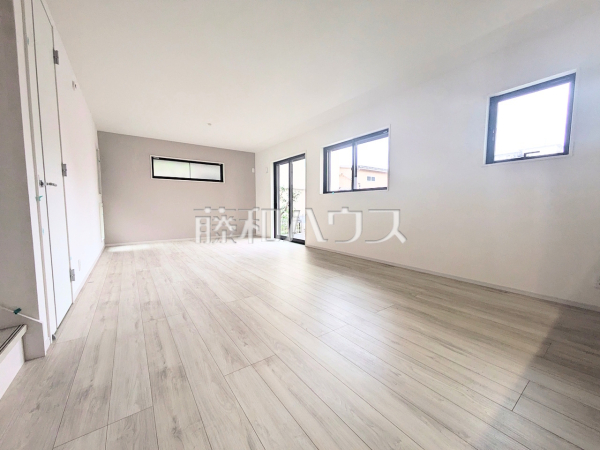 2号棟　リビング　【八王子市椚田町】