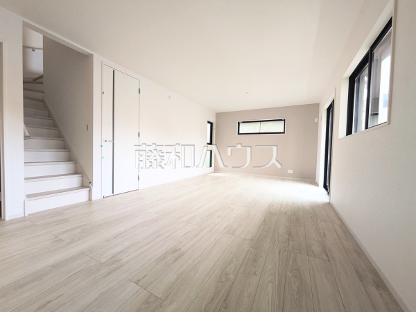 2号棟　リビング　【八王子市椚田町】