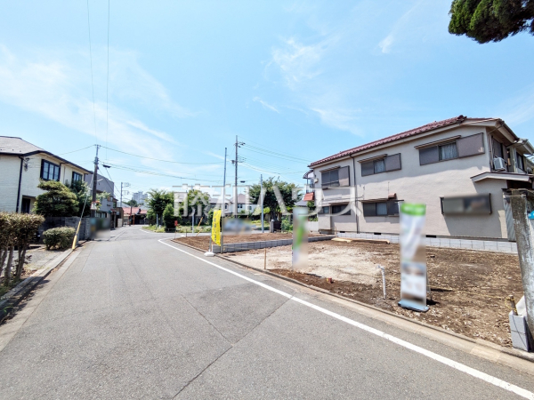 ≪接道状況≫前面道路はゆとりの5m。車の出し入れも楽々です。 　【府中市幸町１丁目】