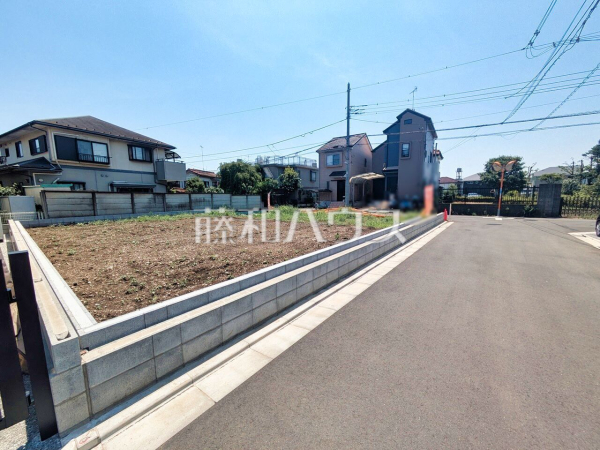接道状況および現場風景　【東久留米市下里１丁目】 物件の事、諸費用の事など、小さな疑問もお気軽にご連絡・ご相談下さい。 