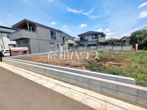 接道状況および現場風景　【東久留米市下里１丁目】建物のプレゼンをさせていただきますので、実際の完成イメージを思い描いていただくことができます。お気軽にお問合せ下さい。