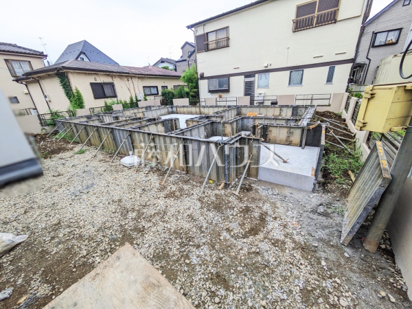  まだまだ建築中ですが、ぜひ現地をご覧になりませんか？基礎の状態は建築中にしかご覧になれません！ 　【所沢市西狭山ケ丘１丁目】