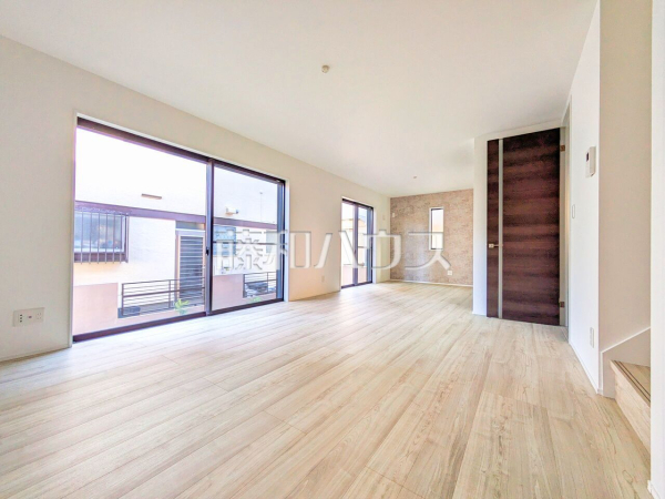 たっぷりの日差しや心地良い風が入る、広々としたリビングが魅力 【所沢市西狭山ケ丘1丁目】 たっぷりの日差しや心地良い風が入る、広々としたリビングが魅力 【所沢市西狭山ケ丘1丁目】