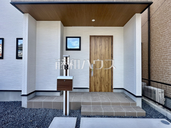 玄関　【春日井市不二ガ丘３丁目】