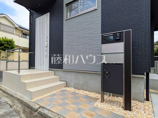 玄関　【三鷹市中原３丁目】