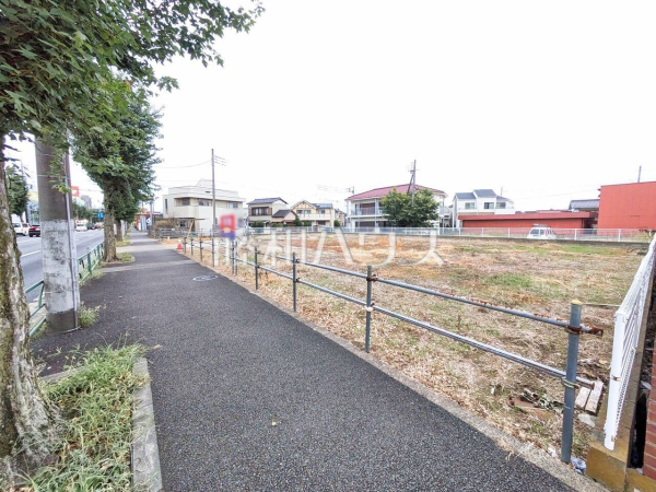 接道状況および現場風景　【小平市大沼町４丁目】 見学はしたいけど、なかなか時間が取れない・・・そんな方に出勤前や仕事終わりにマイホームを見学できるサポートをいたします。 