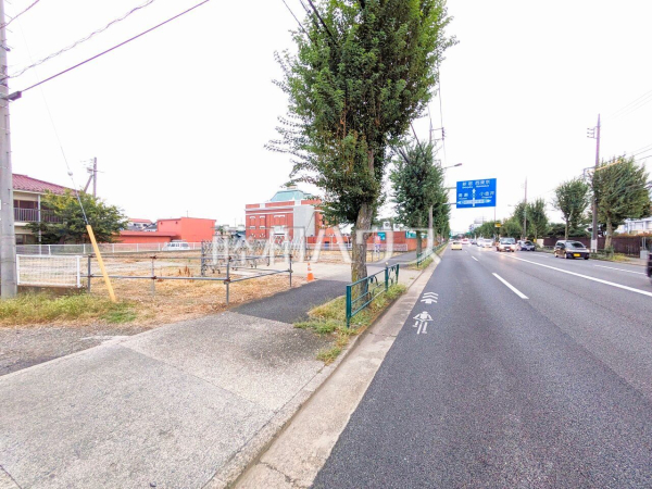 接道状況および現場風景　【小平市大沼町４丁目】綺麗な整形地のため、思い描いているイメージをカタチにしやすい土地　