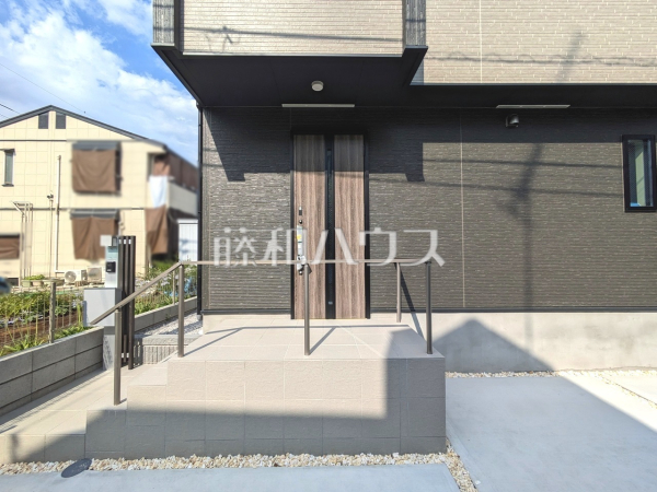 玄関　【東村山市富士見町３丁目】