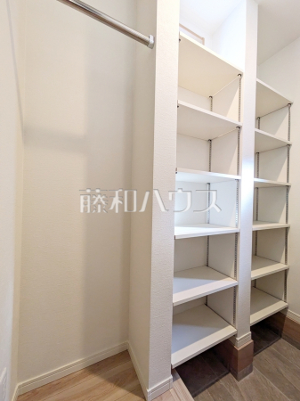 1号棟　シューズインクローゼット　【世田谷区砧７丁目】