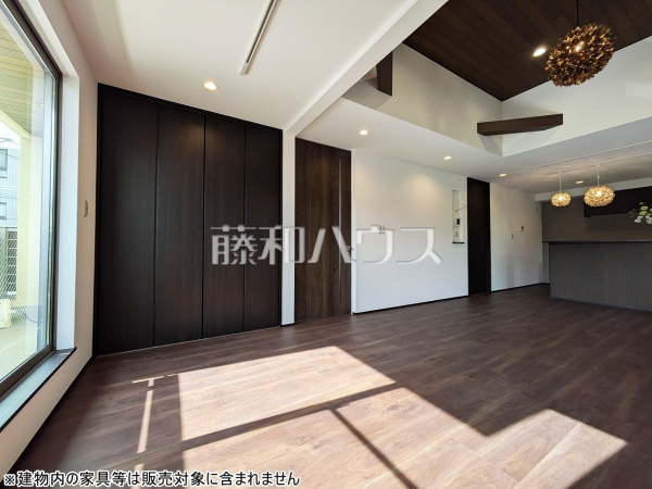 リビング　【三鷹市下連雀９丁目】