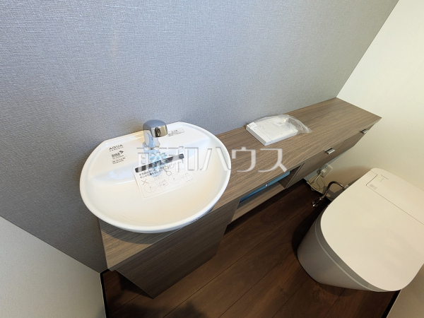 トイレ　【三鷹市下連雀９丁目】