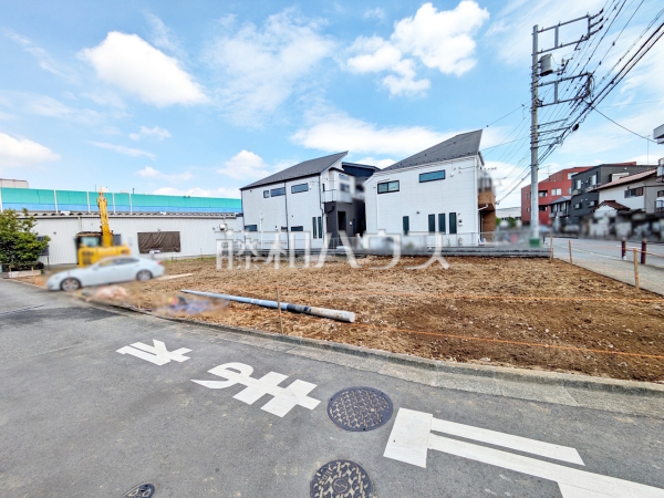 ≪現場風景≫ 周囲に高い建物のないエリアのため、空が大きく感じます。 【稲城市押立】