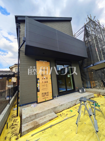1号棟　 足場が外れて実際の外観が見えてきました。完成までもう少しです。ぜひ実際に現地をご見学下さいませ。 　【東久留米市氷川台２丁目】