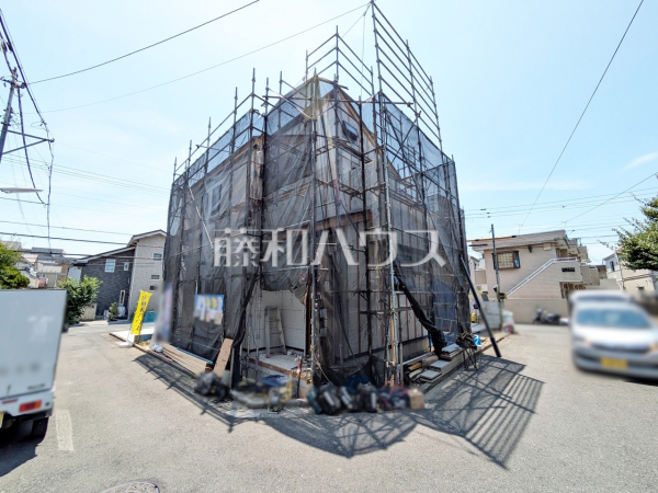 ≪1号棟　外観≫  全居室、廊下等に収納スペースを設けた、収納重視の間取りとなっています。 　【調布市菊野台２丁目】