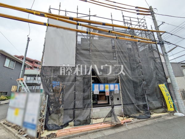≪2号棟　外観 ≫ 物件の事、諸費用の事など、小さな疑問も、お気軽にご連絡・ご相談下さい。 　【調布市菊野台２丁目】