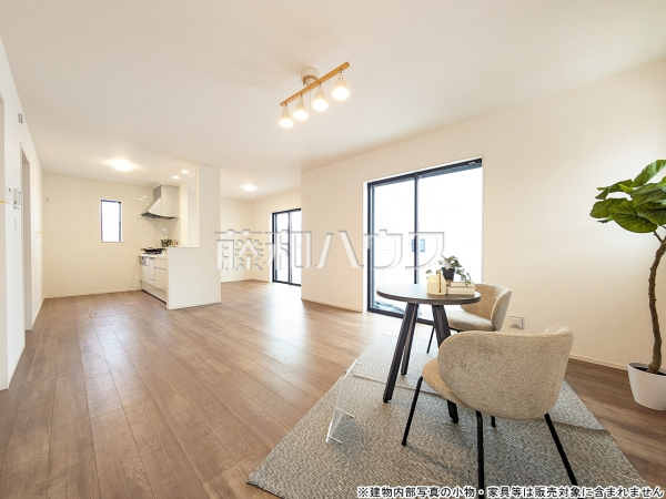 C号棟　リビング　【立川市若葉町２丁目】