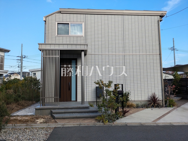 外観/直線的ですっきりとしたスクエアなデザインが、お客様のお住まいを都会的に印象づけます。　【日野市日野本町１丁目】
