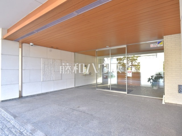 ≪エントランス≫住まう方をやさしく出迎えるエントランス　　【コスモ・ザ・パークス調布多摩川】