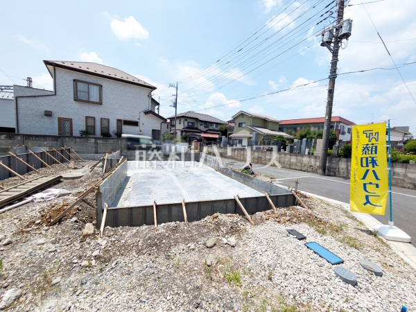 ≪1号棟　外観≫強い地震と繰り返す揺れに効果を発揮する制震ユニット【MIRAIE（ミライエ）】を。住友ゴム独自の制震技術で建物の揺れ幅を最大95％低減します。