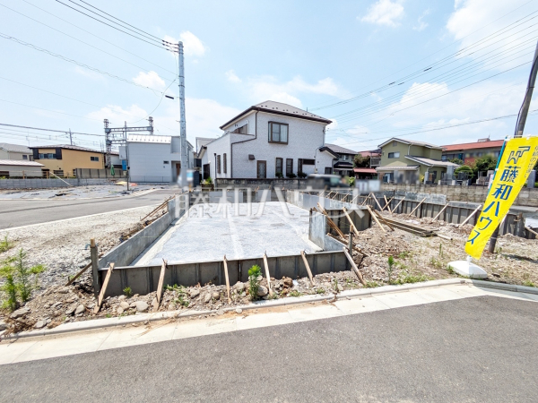≪2号地　外観≫ 家族が毎日顔を合わせられるよう対面キッチンや階段はリビング内に設けました。【府中市住吉町１丁目】 