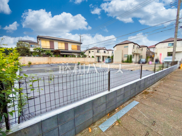 現場風景　【西東京市下保谷３丁目】 周辺環境はもちろん、日当たりや設備仕様など、実際に行ってみないと分からないことも多くございます。営業担当がご案内いたしますので、お気軽にお問い合わせください。  