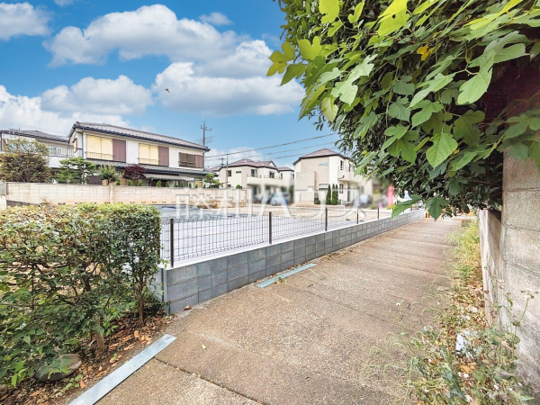 現場風景　【西東京市下保谷３丁目】 見学はしたいけど、なかなか時間が取れない・・・そんな方に出勤前や仕事終わりにマイホームを見学できるサポートをいたします。 