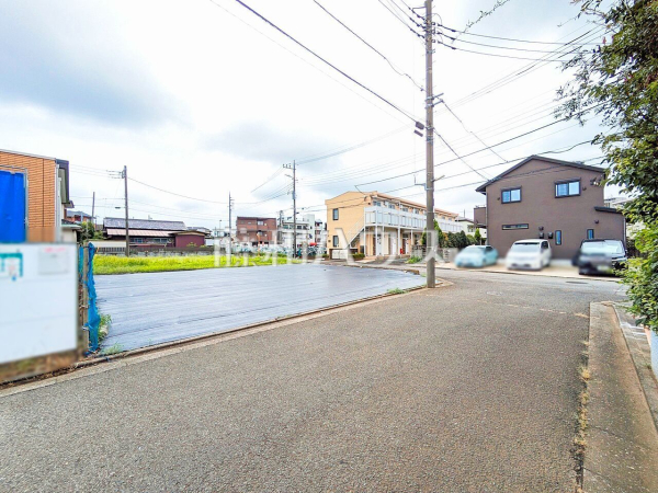 接道状況および現場風景　【清瀬市上清戸１丁目】 建物のプレゼンをさせていただきますので、実際の完成イメージを思い描いていただくことができます。お気軽にお問合せ下さい。 