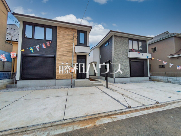 敷地面積130㎡超のゆとりある敷地には、お車が並列3台駐車が可能です。(車種による)
現場風景【新座市西堀２丁目】