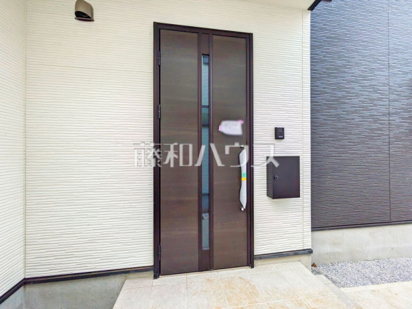 1号棟　玄関　【新座市西堀２丁目】
