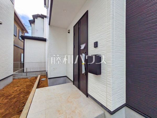 1号棟　玄関　【新座市西堀２丁目】