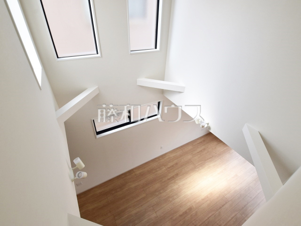 2階からもリビングの様子が分かり、楽しい会話が聞こえてきます。
1号棟　その他内観　【新座市西堀２丁目】