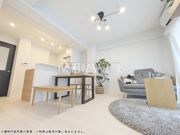 リビング　【レーヴステージ府中緑町】