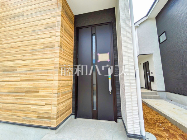 2号棟　玄関　【新座市西堀２丁目】