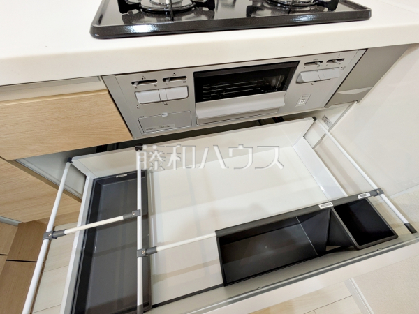 キッチン　収納【日商岩井方南町マンション】