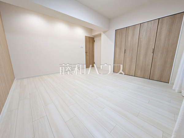 ≪居室≫ 各居室にはクローゼットを完備し、家具を置くスペースが確保しやすい設計がされております。 　【日商岩井方南町マンション】