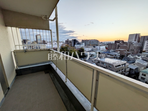 玄関付近　【日商岩井方南町マンション】