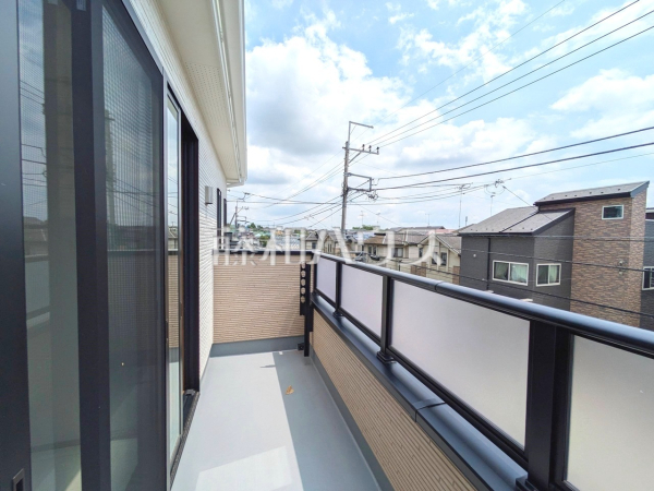 2号棟　バルコニー　南向きのバルコニーは日差しもたっぷり注ぎ、お洗濯物もよく乾きます。【昭島市中神町２丁目】