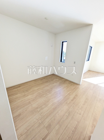 リビング　【和光市新倉２丁目】