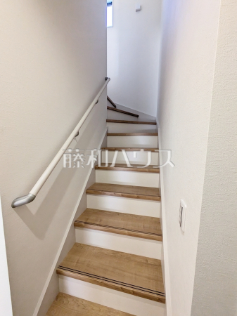 手摺付き階段　【和光市新倉２丁目】