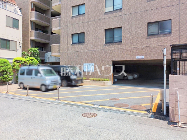 駐車場　【ソフィア志木】物件の事、諸費用の事など、小さな疑問もお気軽にご連絡・ご相談下さい。 