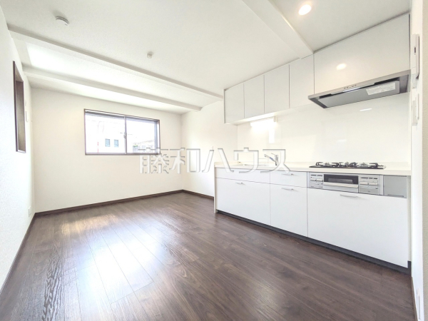 リビング　【西東京市保谷町１丁目】
1階よりも光が差し込みやすい2階にリビングを設置することで、明るいリビングを実現！　