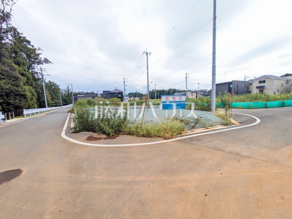現地写真 【所沢市大字北秋津】 建物のプレゼンをさせていただきますので、実際の完成イメージを思い描いていただくことができます。お気軽にお問合せ下さい。 現地写真 【所沢市大字北秋津】 建物のプレゼンをさせていただきますので、実際の完成イメージを思い描いていただくことができます。お気軽にお問合せ下さい。