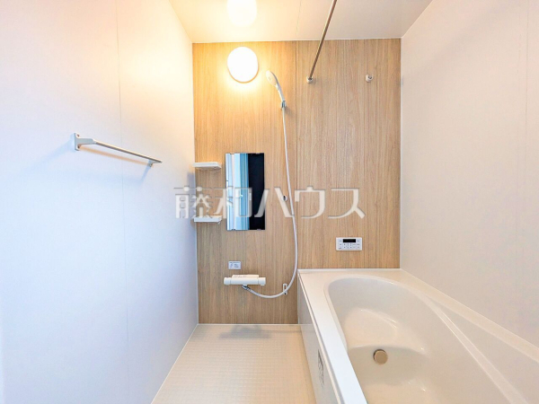 ご家族で入れる1坪タイプの浴室、ご家族の第二の憩いの場所に！　2号棟　浴室　【福岡市南区中尾１丁目】