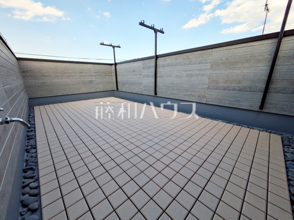 D号棟　ルーフバルコニー　【世田谷区上祖師谷１丁目】