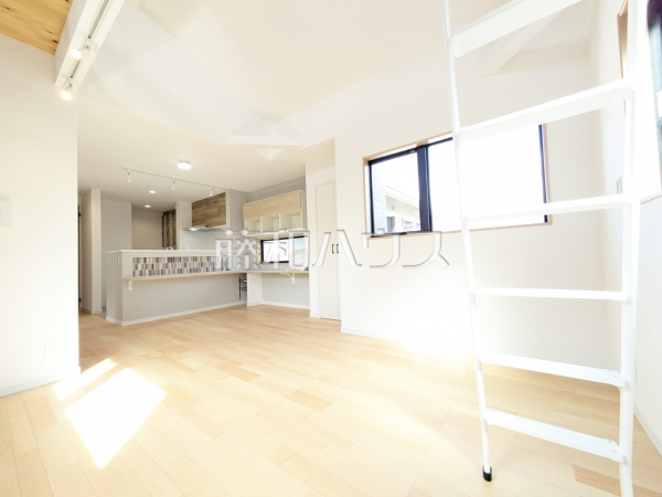 D号棟　リビング　【世田谷区上祖師谷１丁目】