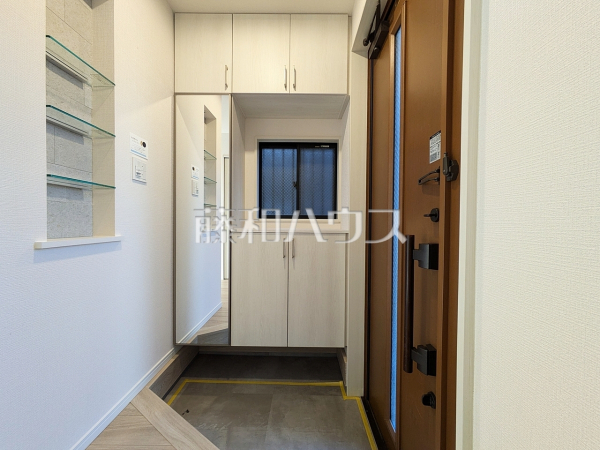 玄関　【練馬区春日町１丁目】