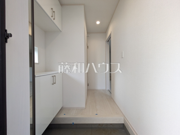 B号棟　玄関　【小平市美園町３丁目】